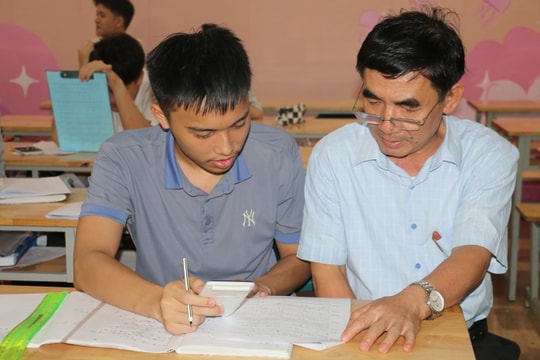 Giáo viên Nghệ An tình nguyện ôn thi miễn phí cho sĩ tử lớp 12 