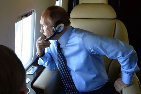 Tổng thống Putin được đội danh dự chào đón khi đến Bắc Kinh