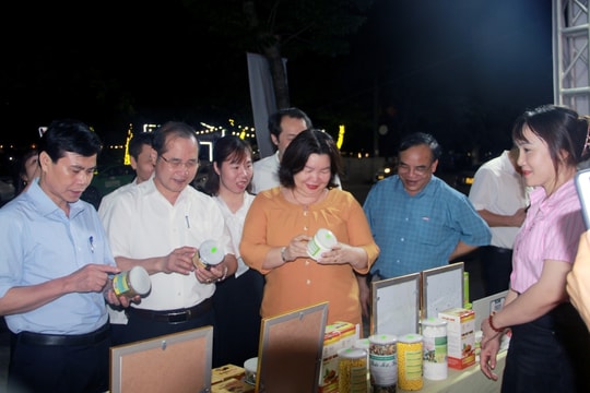 Nhiều sản phẩm đặc trưng của 12 tỉnh, thành phố quy tụ tại Nghệ An