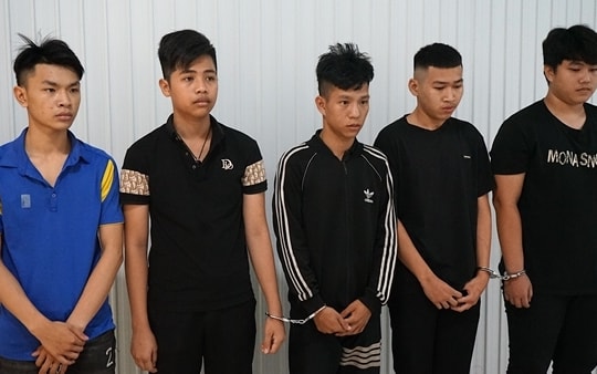 Đeo khẩu trang, che biển số, mang hung khí đi đánh nhau