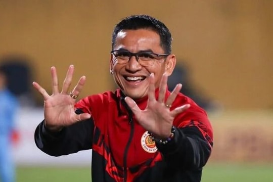 Quang Hải rục rịch xuất ngoại lần 2; Người nhà tiết lộ lý do huấn luyện viên Kiatisak chia tay Câu lạc bộ Công an Hà Nội