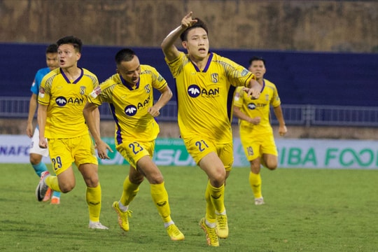 Sông Lam Nghệ An ngược dòng kịch tính, giành 3 điểm trên sân Vinh