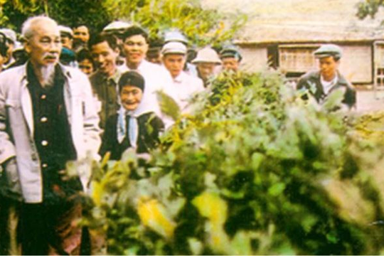 Bảo tàng Xô viết Nghệ Tĩnh nói chuyện chuyên đề về Chủ tịch Hồ Chí Minh tại Học viện Hải quân Nha Trang