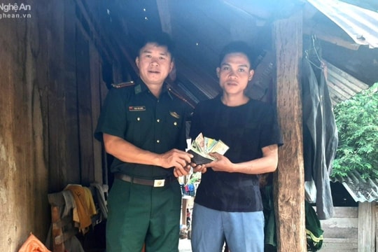 Thiếu tá Biên phòng vượt 10 km đường rừng trả lại tài sản người dân đánh rơi