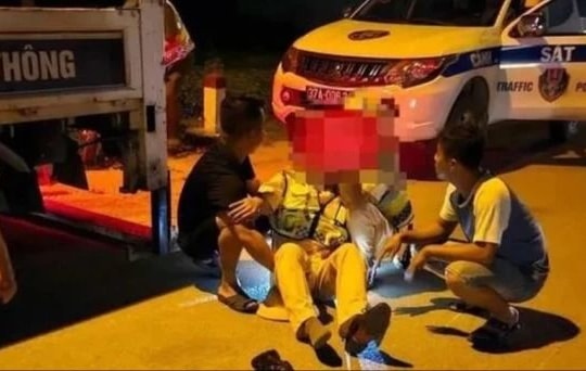 Nghệ An khởi tố 8 đối tượng chống đối cảnh sát giao thông kiểm tra nồng độ cồn