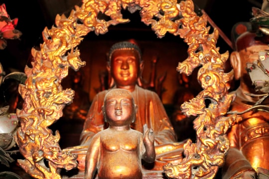 Chiêm ngưỡng những bức tượng Phật đản sinh cổ ở Nghệ An