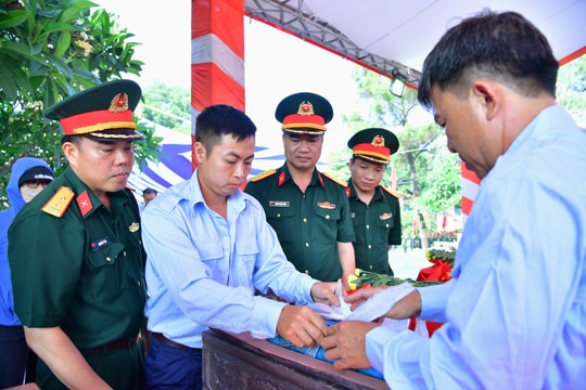 Tỉnh Nghệ An tổ chức bàn giao 87 hài cốt liệt sĩ Quân tình nguyện Việt Nam hy sinh tại Lào