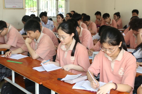 Áp lực 'kép' Kỳ thi tuyển sinh lớp 10