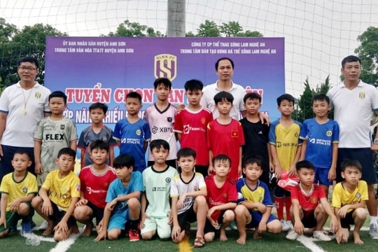 Nhi đồng Anh Sơn quyết tâm vượt qua vòng bảng Giải Bóng đá Thiếu niên - Nhi đồng Cúp Báo Nghệ An năm 2024