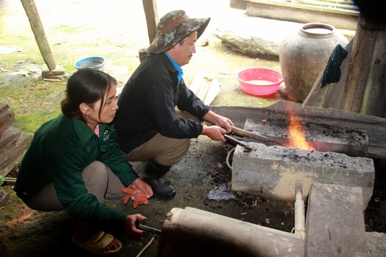 Bí quyết rèn dao, nông cụ... sắc lẹm của người Mông Nghệ An