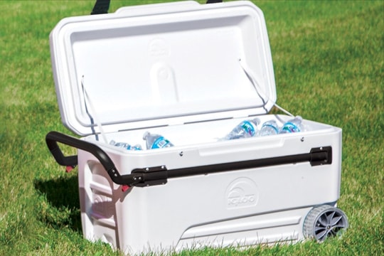 Những vật dụng hữu ích nên có trên ô tô trong mùa Hè