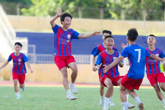 Giải Bóng đá TN-NĐ Cúp Báo Nghệ An sẽ được tường thuật trực tiếp trên FPT Play