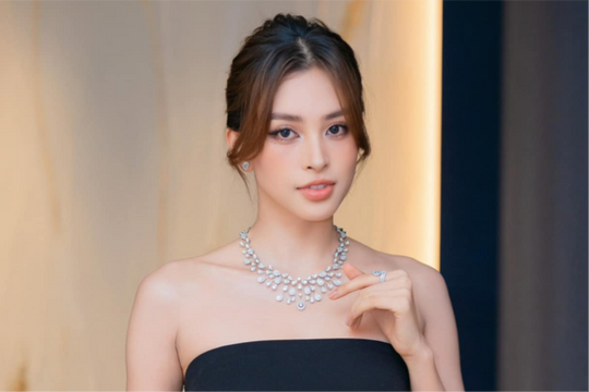 Thực hư chuyện Hoa hậu Tiểu Vy bị 'ghẻ lạnh', phải rời công ty sau 6 năm