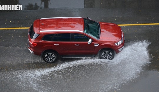 5 sự cố thường xảy ra khi lái ô tô dưới trời mưa