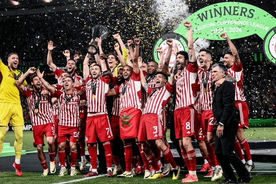Bóng đá châu Âu: Olympiakos và kỳ tích trăm năm có một