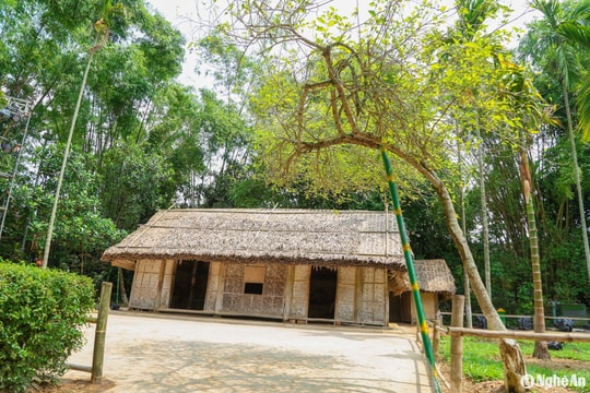 Mái nhà tranh quê ngoại