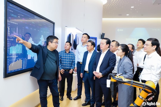 Chủ tịch UBND tỉnh Nguyễn Đức Trung thăm, làm việc tại Công ty TNHH phát triển Công nghệ Zhida Thượng Hải