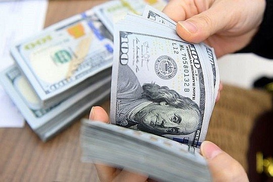 Đồng USD mất mốc 105; Vàng SJC giảm tiếp 1,5 triệu đồng/lượng