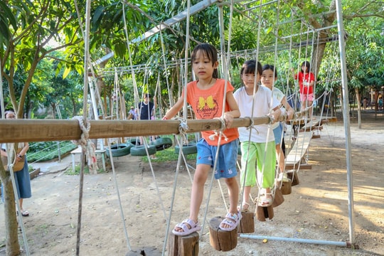 Con em cán bộ, phóng viên Báo Nghệ An trải nghiệm nhiều hoạt động lý thú nhân ngày Quốc tế Thiếu nhi