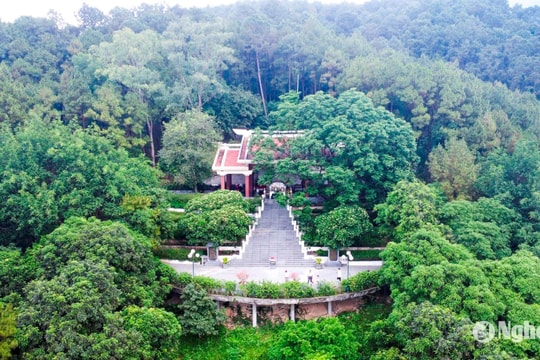 Khu mộ Thân mẫu Chủ tịch Hồ Chí Minh