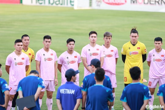 Tiền vệ Hoàng Đức: 'Huấn luyện viên Kim Sang-sik muốn tuyển Việt Nam thể hiện lối chơi đa dạng'