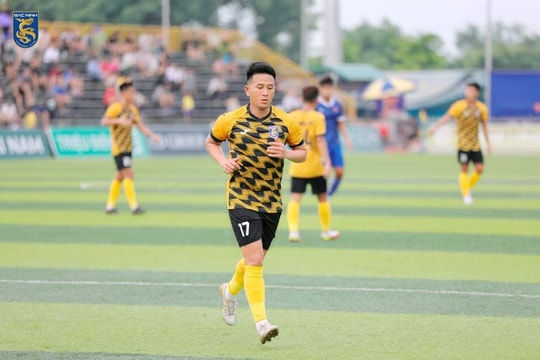 Cựu tiền vệ Sông Lam Nghệ An Nguyễn Quang Tình khẳng định đẳng cấp trong màu áo câu lạc bộ Bắc Ninh