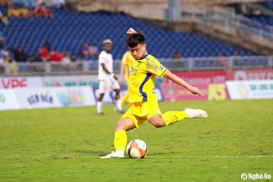 Gặp gỡ Nguyễn Quang Vinh - cầu thủ trẻ V.League trưởng thành từ Cúp Báo Nghệ An