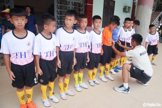 Háo hức trước giờ khai mạc giải Bóng đá Thiếu niên - Nhi đồng Cúp Báo Nghệ An