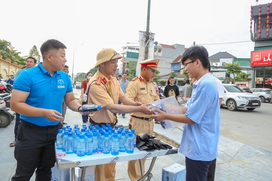 Công an Nghệ An hỗ trợ, tiếp sức thí sinh ‘vượt vũ môn’