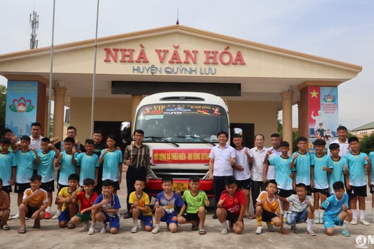 Quỳnh Lưu gặp mặt đội tuyển tham gia Giải Bóng đá Thiếu niên - Nhi đồng Cúp Báo Nghệ An