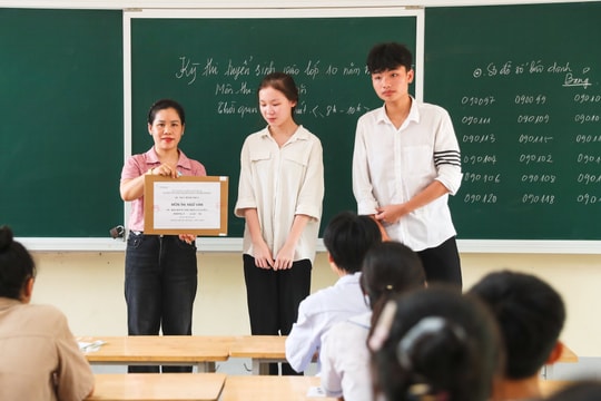 Buổi thi lớp 10 đầu tiên ở Nghệ An, một số thí sinh quên thẻ dự thi, căn cước công dân