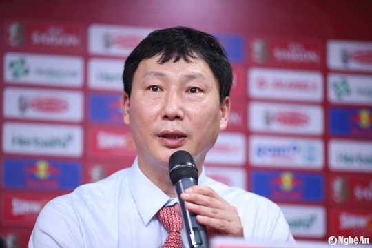 HLV Kim Sang-sik: 'Sự nhiệt huyết của các cầu thủ đã giúp đội tuyển Việt Nam đánh bại Philippines'