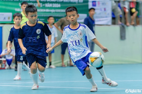 Nhi đồng Con Cuông thi đấu xuất sắc, giành chiến thắng trước Nhi đồng Anh Sơn