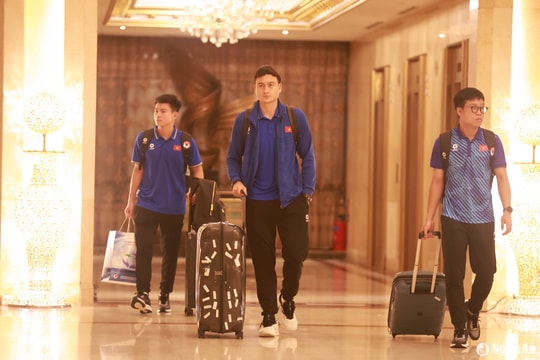 Đội tuyển Việt Nam lên đường sang Iraq lúc nửa đêm