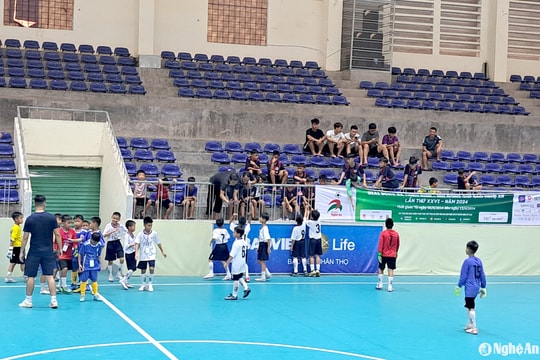 Bên lề sân cỏ Cúp Báo Nghệ An: Chuyện những 'nghi thức'