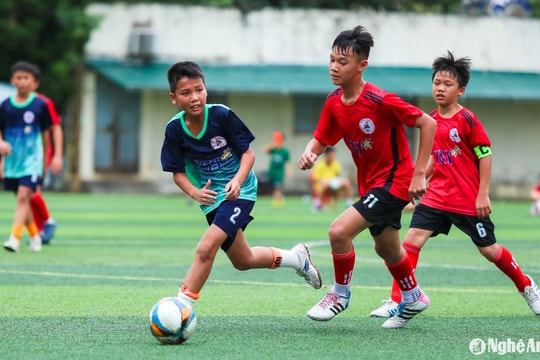 Lội ngược dòng, Thiếu niên Thành phố Vinh đánh bại Thiếu niên Nghi Lộc