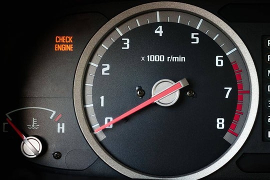 Lý do không nên để bình nhiên liệu xe ôtô cạn kiệt