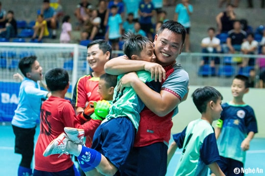 Thắng Nhi đồng Thanh Chương 2-0, Nhi đồng Quỳnh Lưu rộng cửa đi tiếp