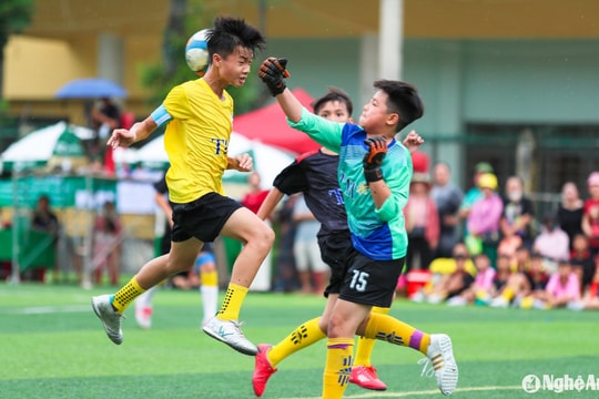 Vượt qua Thiếu niên Tương Dương, Thiếu niên Quỳ Châu sáng cửa vào tứ kết