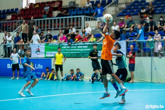 Thi đấu quyết liệt, Nhi đồng Quỳnh Lưu thắng Nhi đồng Nam Đàn với tỷ số 2-0