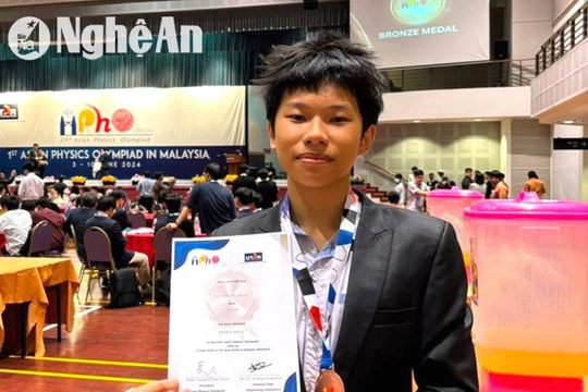 Nam sinh lớp 11 Trường THPT chuyên Phan Bội Châu giành Huy chương đồng Olympic Vật lý Châu Á