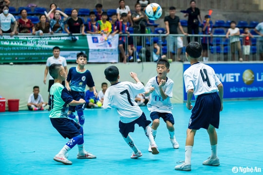 Nhi đồng Hoàng Mai cầm vé vào tứ kết Giải Cúp Báo Nghệ An