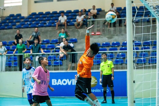 Thắng áp đảo Nhi đồng Con Cuông, Nhi đồng Tương Dương vươn lên vị trí nhất bảng B