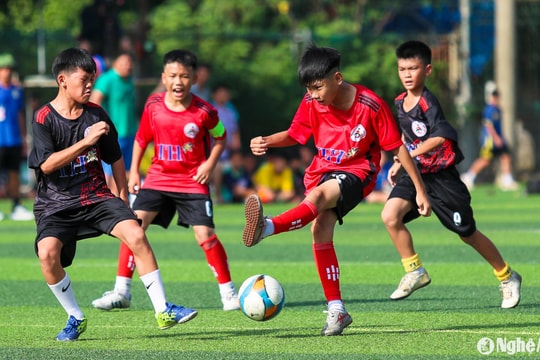 3 trận toàn thắng, Thiếu niên thành phố Vinh độc chiếm ngôi đầu bảng B