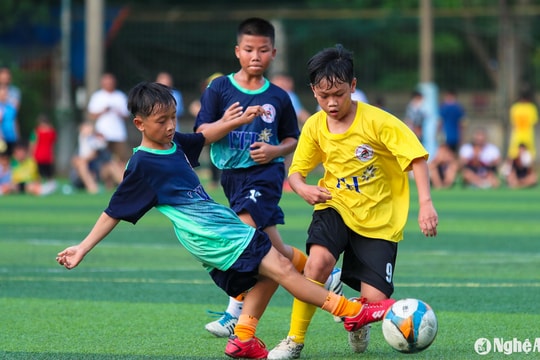 Xuất sắc đánh bại Thiếu niên Nghi Lộc, Thiếu niên Quỳ Châu đoạt vé vào tứ kết