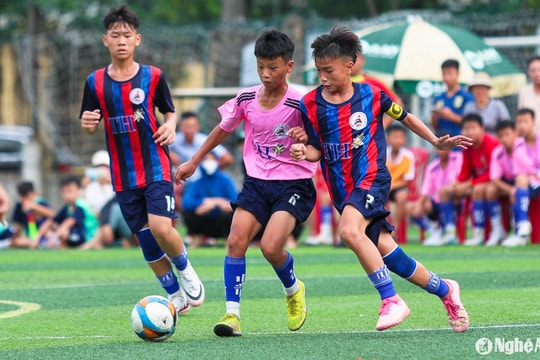 Thắng Thiếu niên thị xã Hoàng Mai, Thiếu niên Quỳnh Lưu giành ngôi nhất bảng A