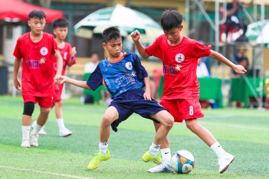 Thiếu niên Hưng Nguyên cầm hòa Thiếu niên Yên Thành trong trận cầu thủ tục