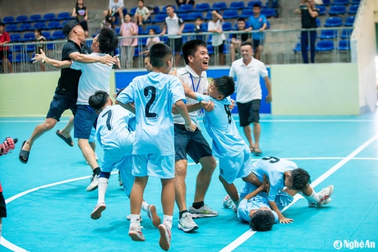 Thắng sát sao Nhi đồng Thái Hoà, Nhi đồng Hưng Nguyên giành vé vào bán kết