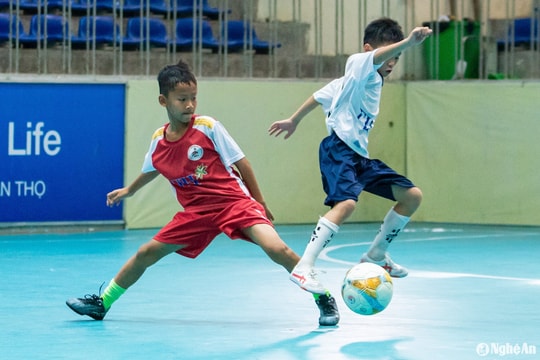 Thắng ứng cử viên vô địch Nhi đồng huyện Yên Thành, Nhi đồng thị xã Hoàng Mai vào bán kết