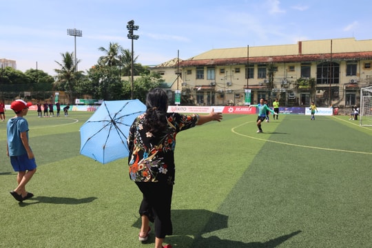 Bên lề sân cỏ Cúp Báo Nghệ An: Bõ công bà rồi!